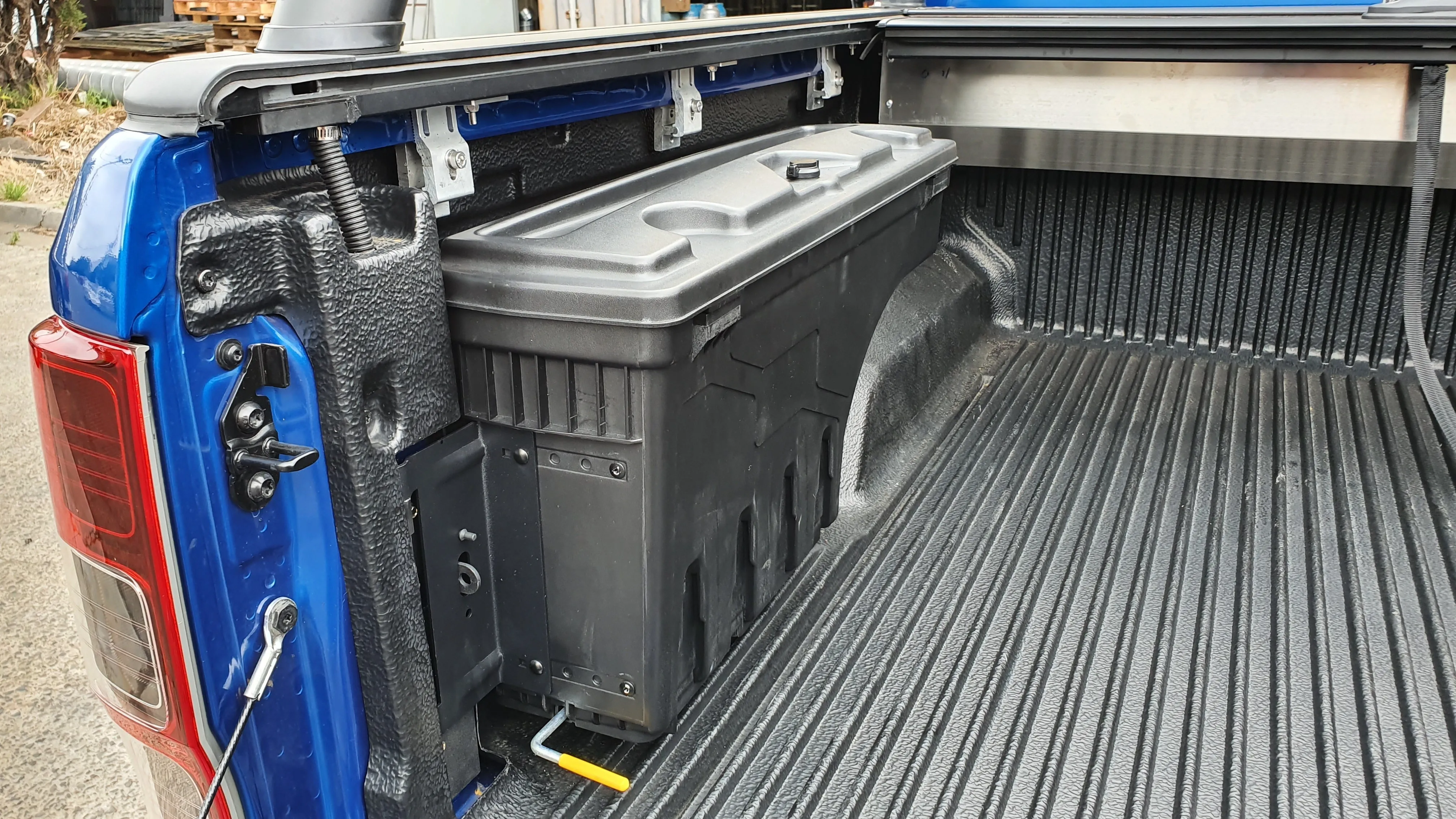 Ford F150 F250 F350 2013-2024 SMART TUB LOCKER - Secure Swing Lift out Case