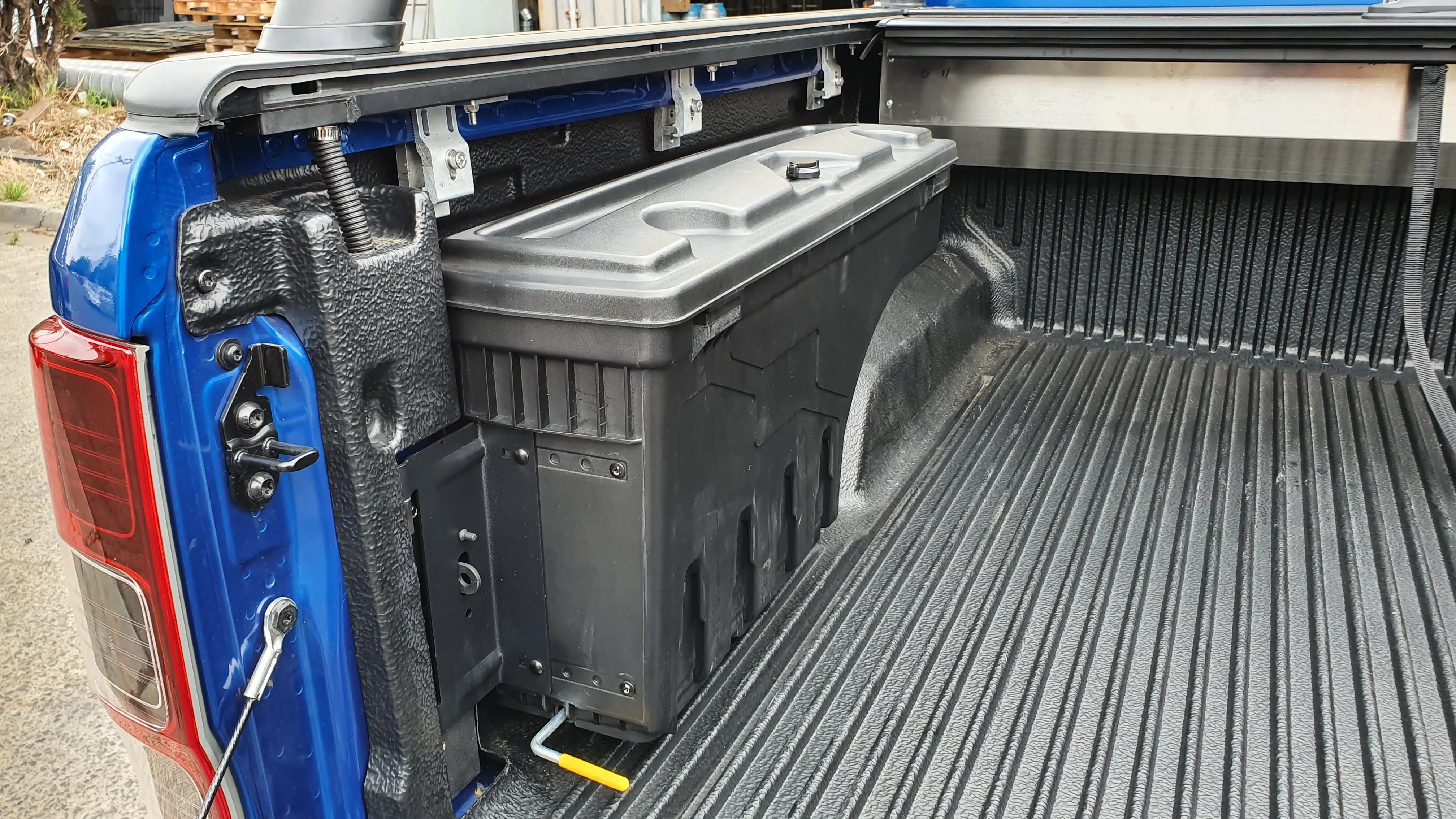 Ford RANGER PX 2012-2021 SMART TUB LOCKER - Secure Swing Lift out Case