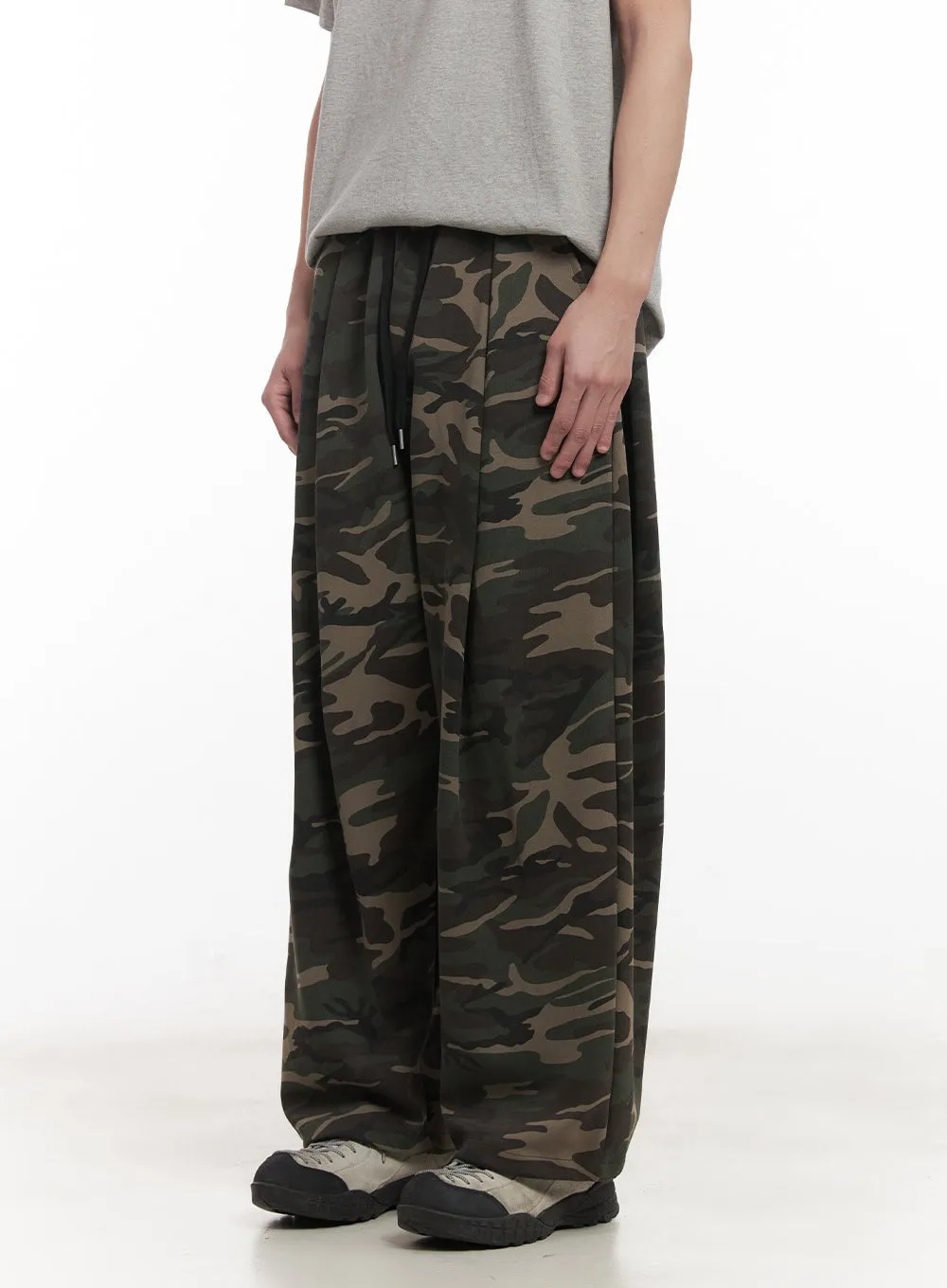 Men's Camo Wide-Fit Pants (Dark Green) IM518
