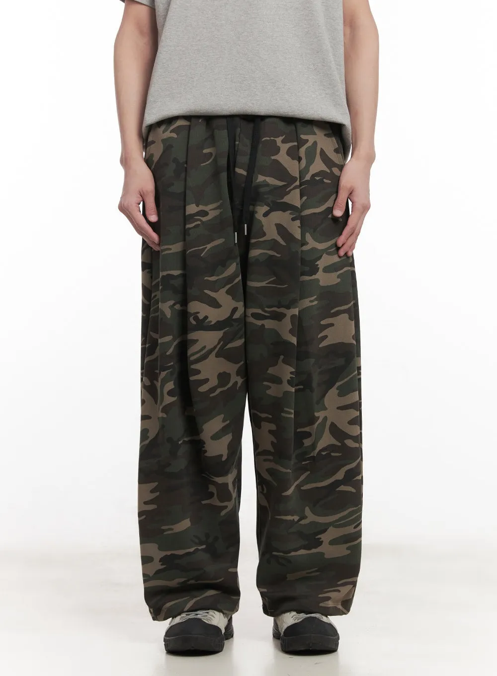 Men's Camo Wide-Fit Pants (Dark Green) IM518