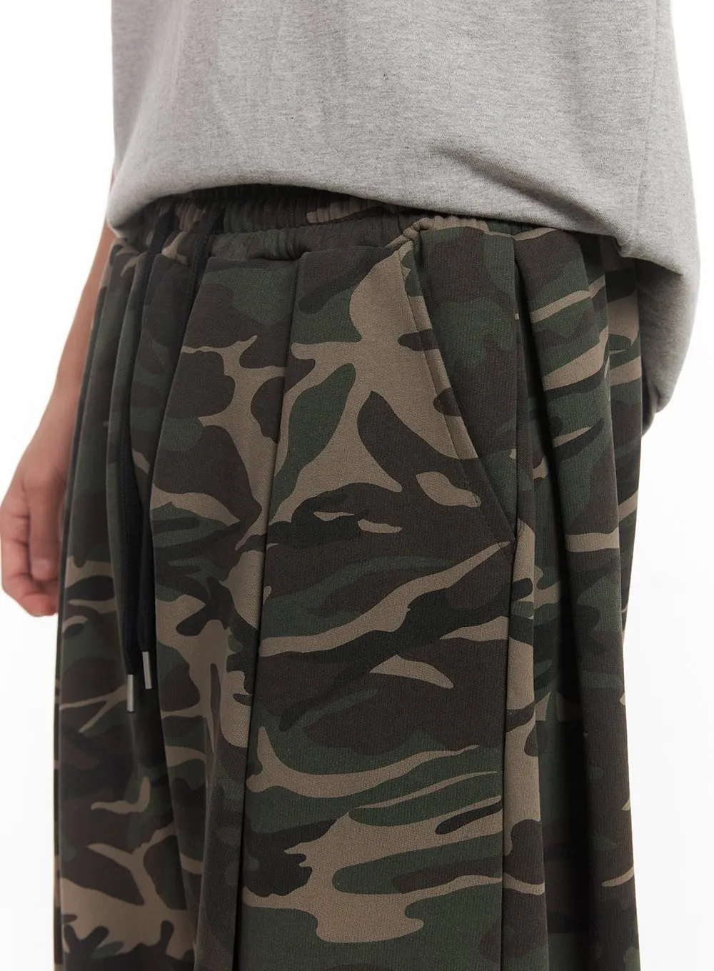Men's Camo Wide-Fit Pants (Dark Green) IM518